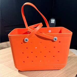 Like new authentic Bogg bag. Oringial size (large).